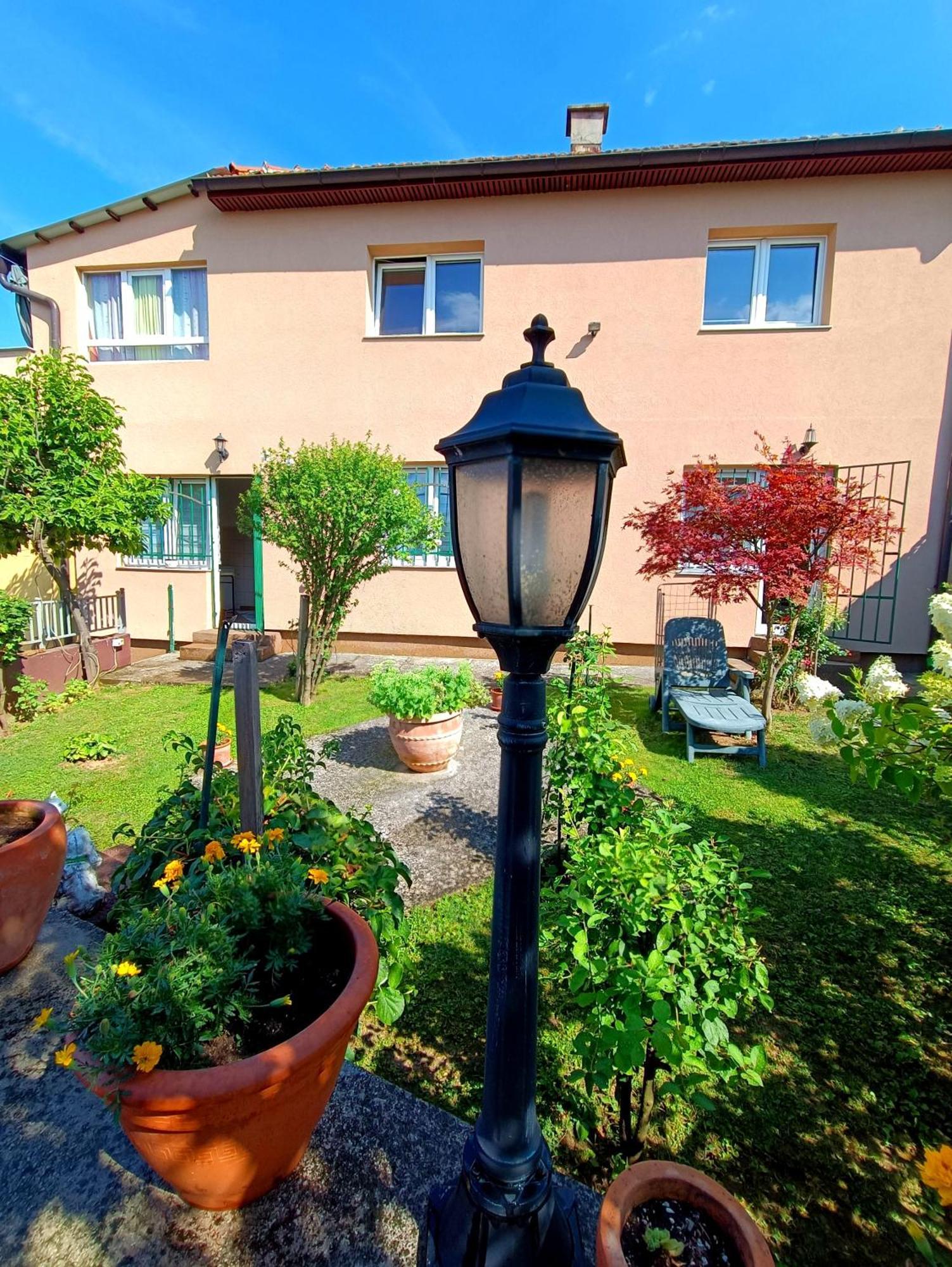 Апартаменты Garden Free Parking Сараево Номер фото