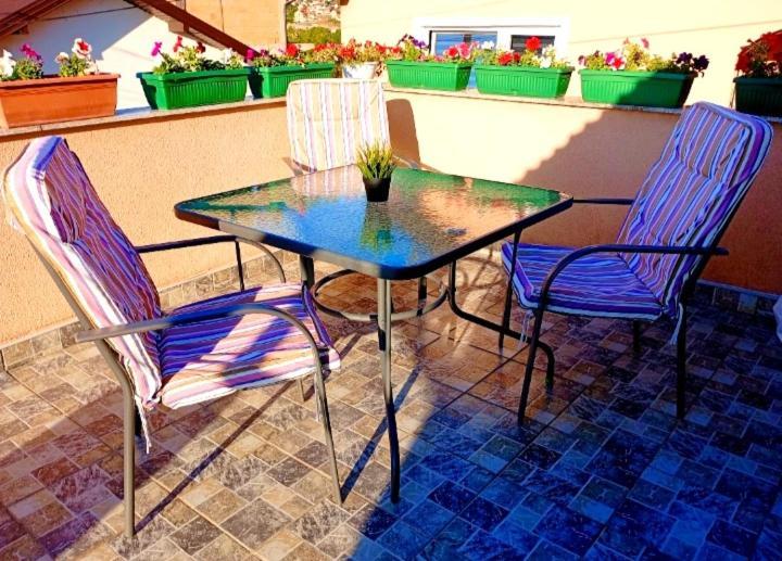 Апартаменты Garden Free Parking Сараево Экстерьер фото
