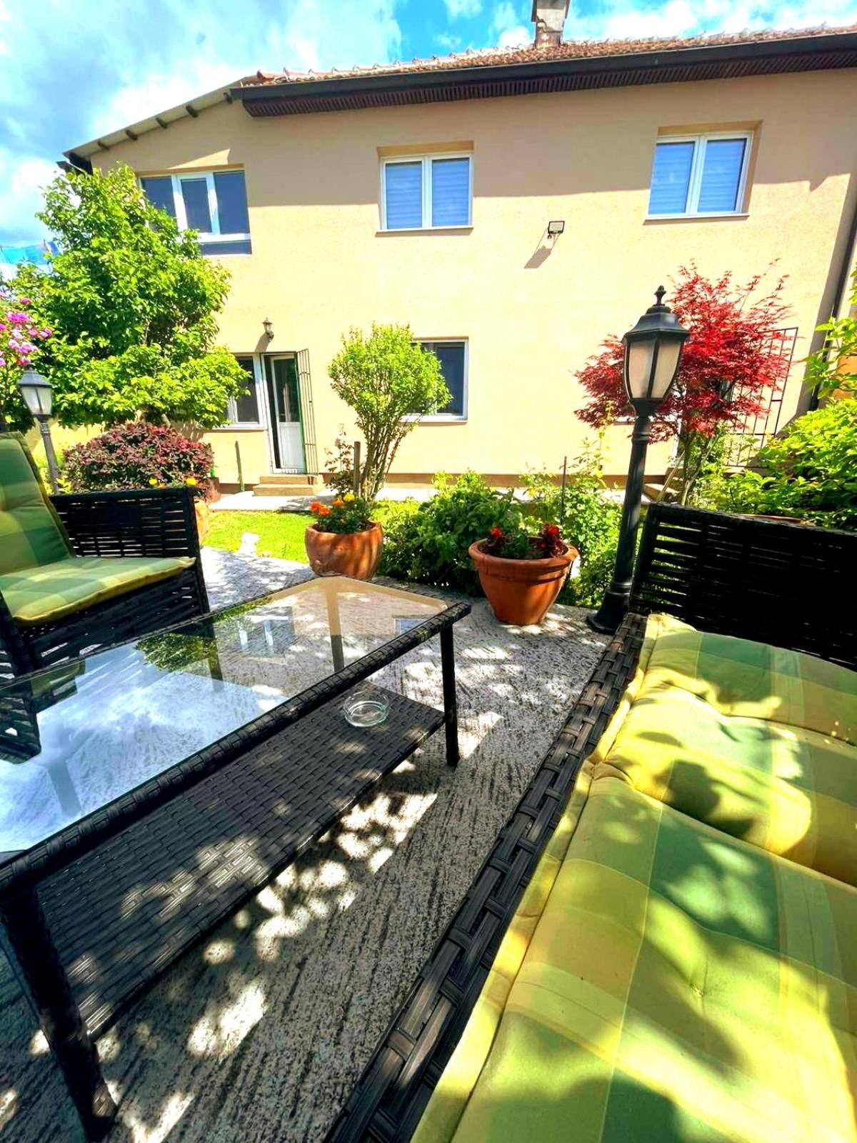 Апартаменты Garden Free Parking Сараево Экстерьер фото